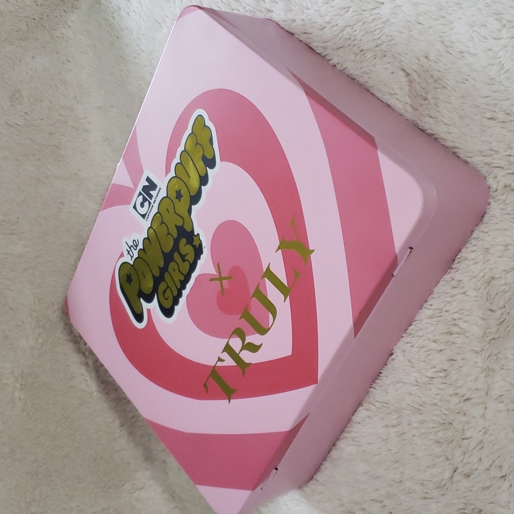TRULY AND POWERPUFF GIRLS CARTOON NETWORK LIMITED EDITION COLLECTION TIN. - Picture 3 of 11
